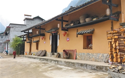 重庆巫山县下庄村走出“天坑”吃上生态“饭”