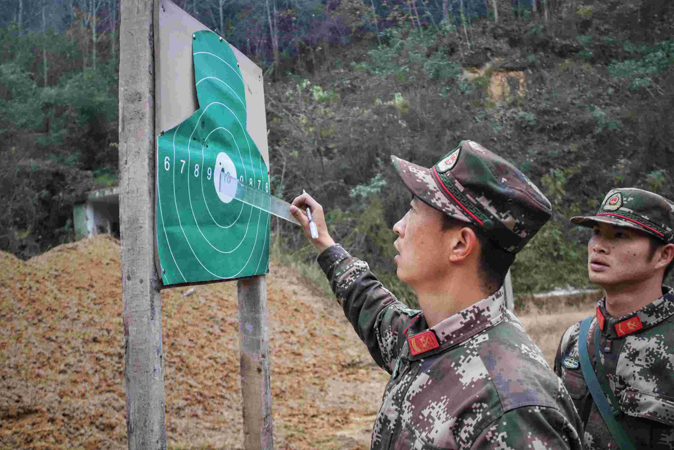 直击陕西武警新兵首次实弹射击现场