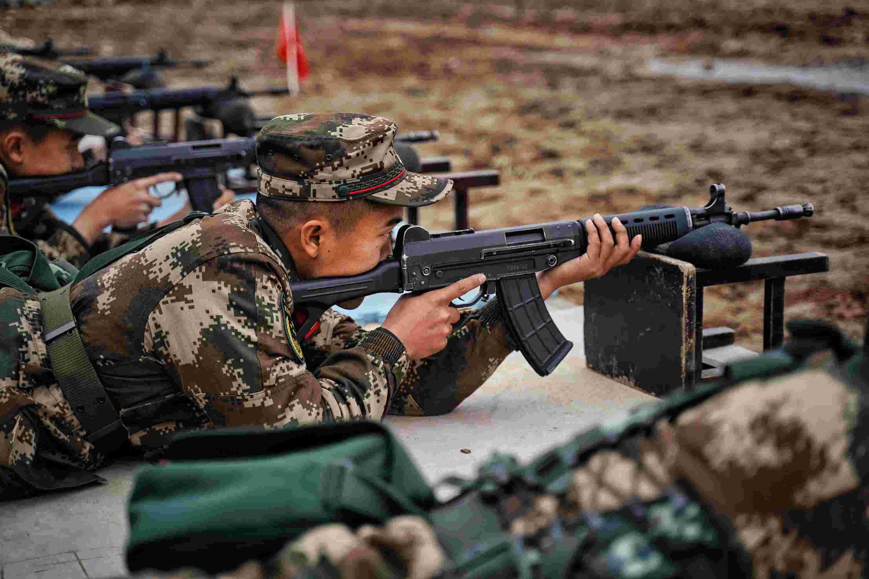 直击陕西武警新兵首次实弹射击现场