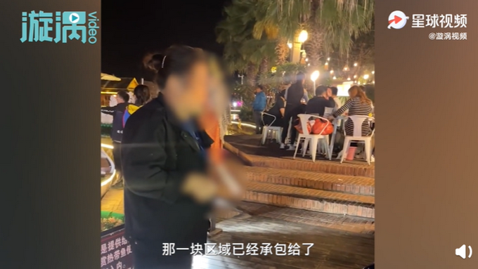 游客西双版纳夜市拍照遭收费驱赶，景区回应：游船合作方承包了那片区域