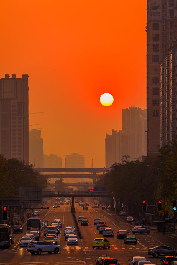 成都出现“悬日”景观