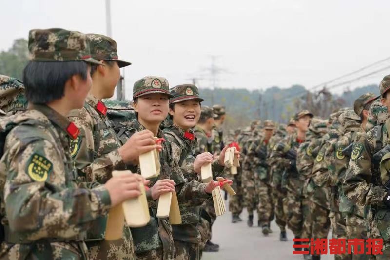 3天百公里，千余新兵负重30公斤进行野营拉练