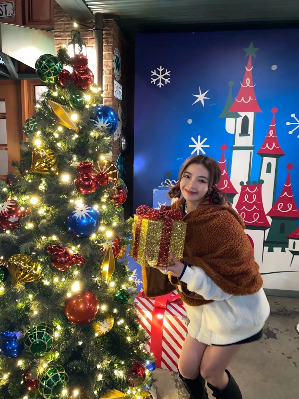 Practical Christmas modelling & takes a picture the guideline will find please