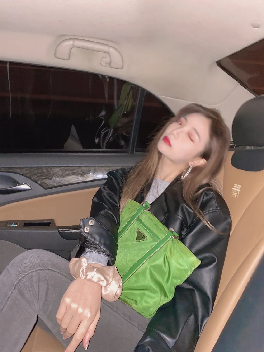 Practical Christmas modelling & takes a picture the guideline will find please