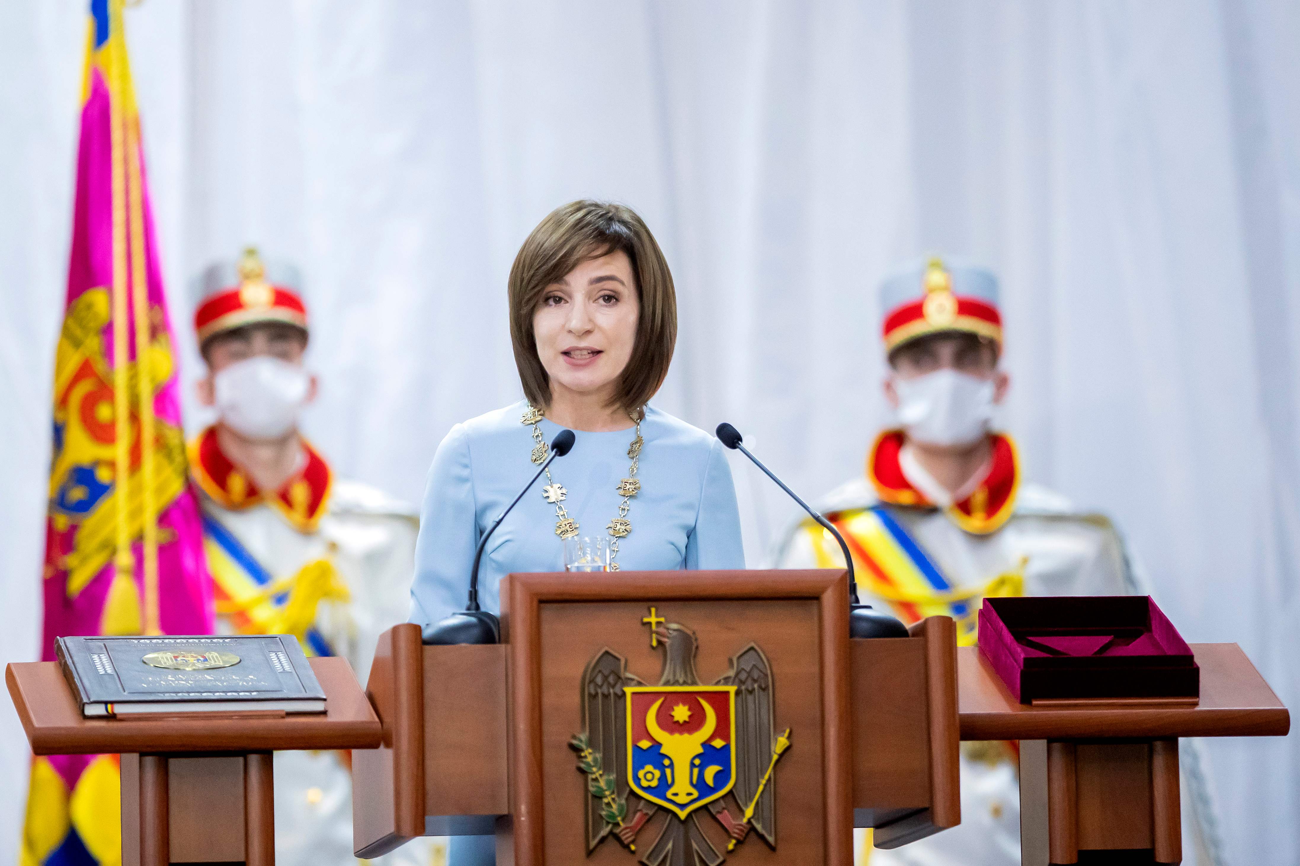 摩尔多瓦首位女总统宣誓就职