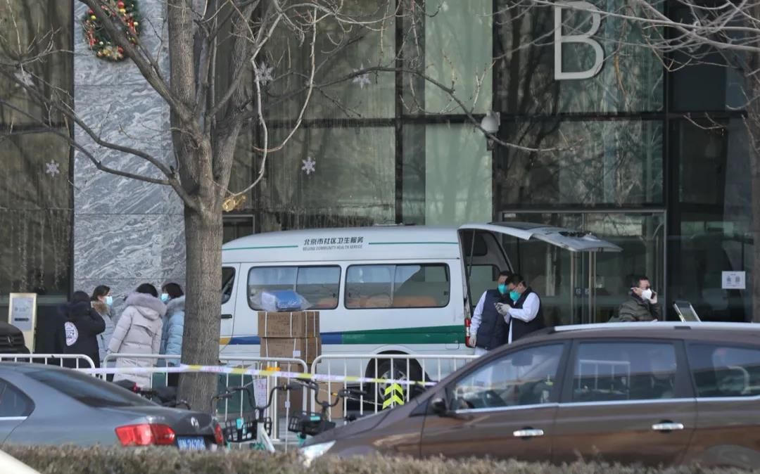 北京新增2例确诊，1人发热就医时拒绝留观，5名密接者感染