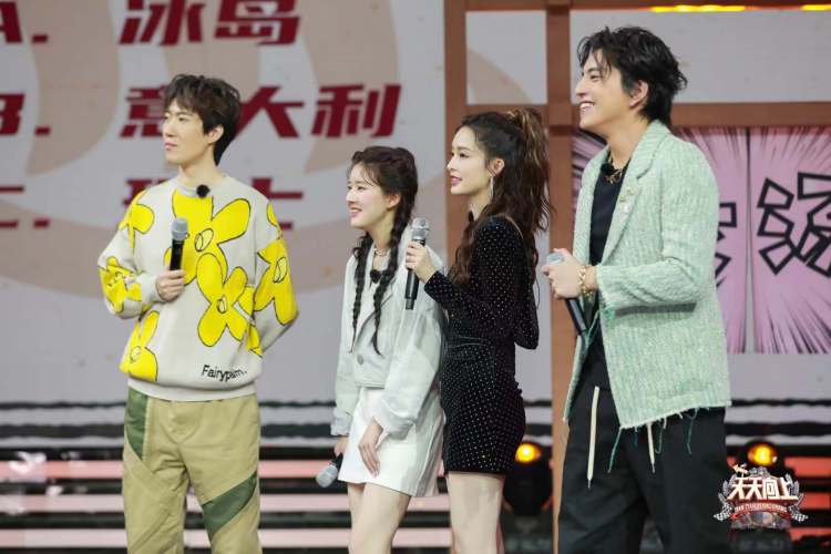 《天天向上》开启冬日温汤之旅，汪涵、王一博许下新年愿望