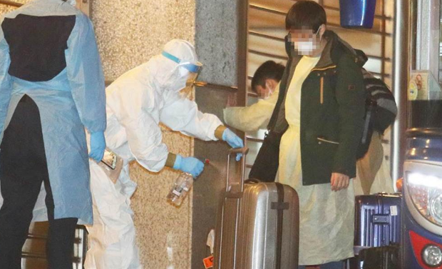 確診6名！ 嚴卡武漢台胞英國返台發燒卻可以登機？ 又見台灣防疫雙標