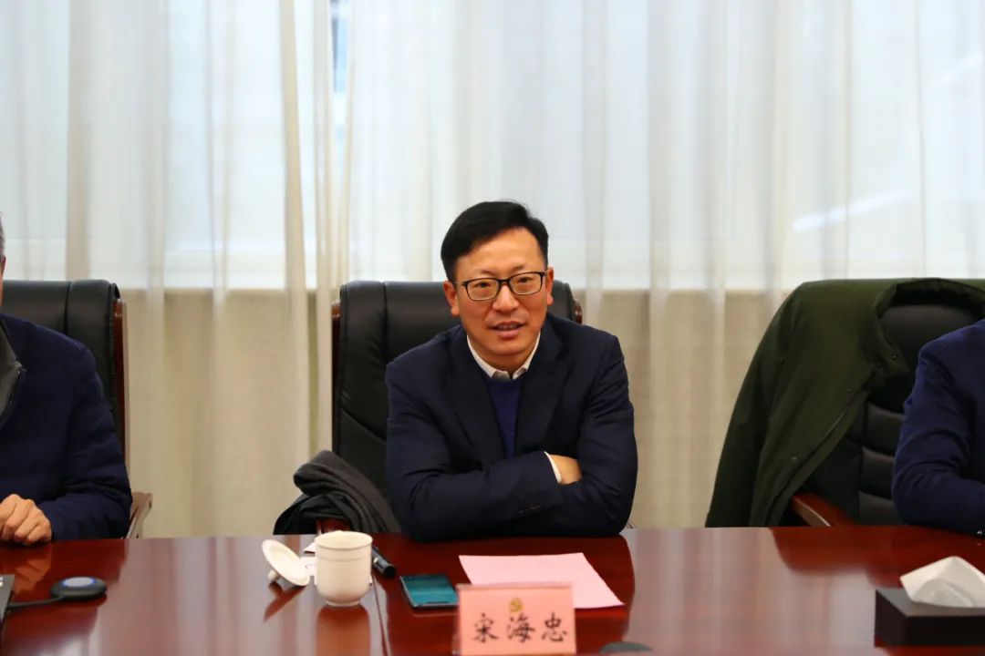 区委书记韩伟会见巴夫洛投资管理有限公司客人