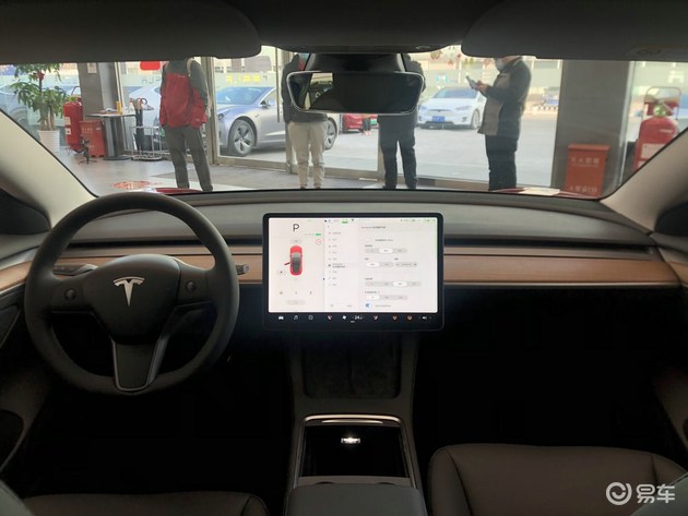 新款特斯拉Model 3实车首发 外观内饰全面升级