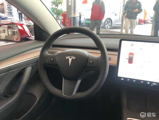 新款特斯拉Model 3实车首发 外观内饰全面升级