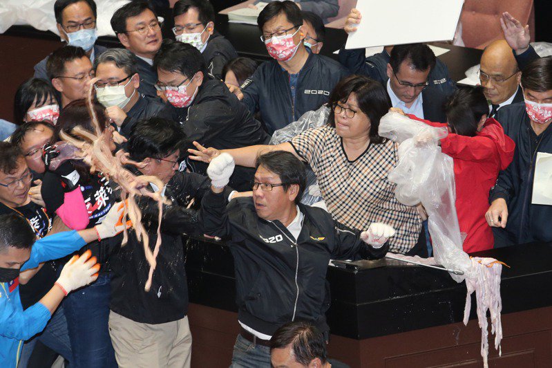 吃萊豬，為布台灣永續生存的�局�？