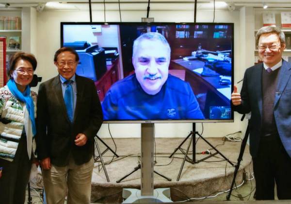 美國知名學者告誡台媒：你給美國人錢，他們就說你想听的話