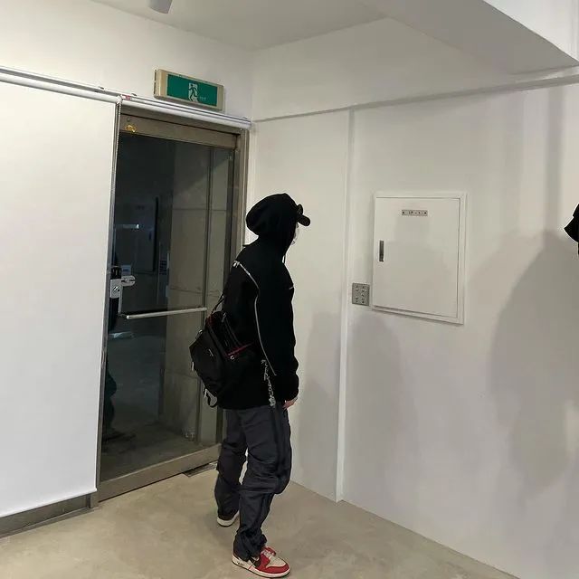 为什么PRADA这些冲锋衣被韩国人抢光了？