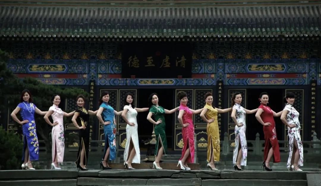 银发网红出圈记：一条短视频获赞56万，直播带货金额上百万