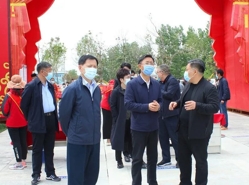 副厅长胡上山来我县督导"五一"假日旅游工作,县委书记薛峰,副县长