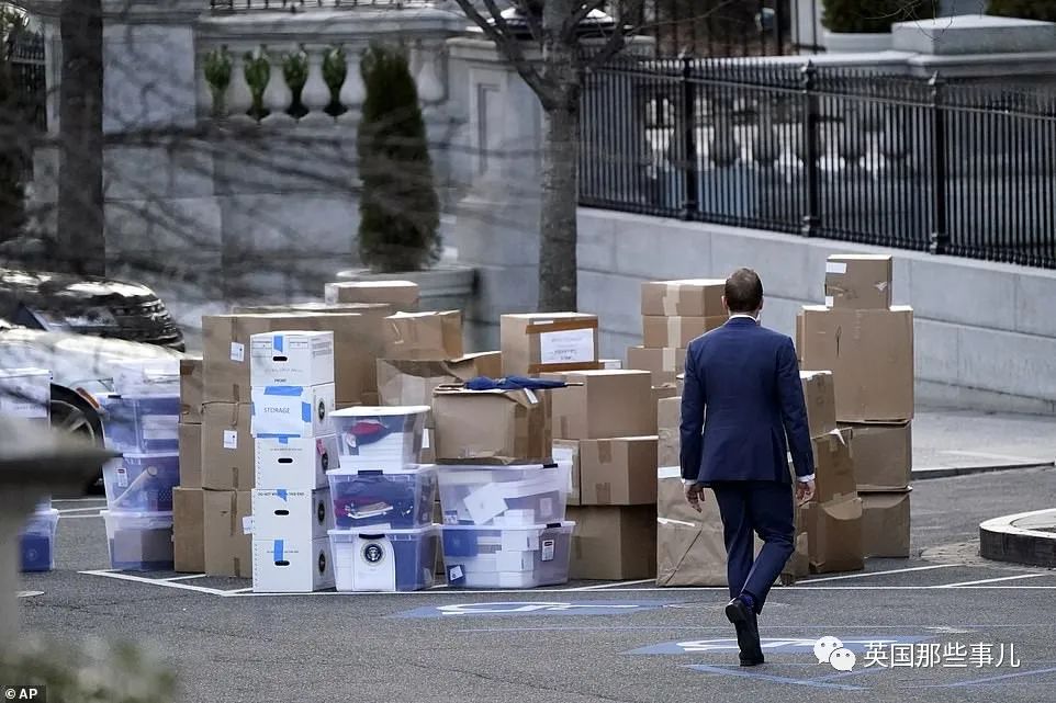 川普開始搬家了！ 助手們開始打包行李，川普一個人躲在白宮心情苦澀...