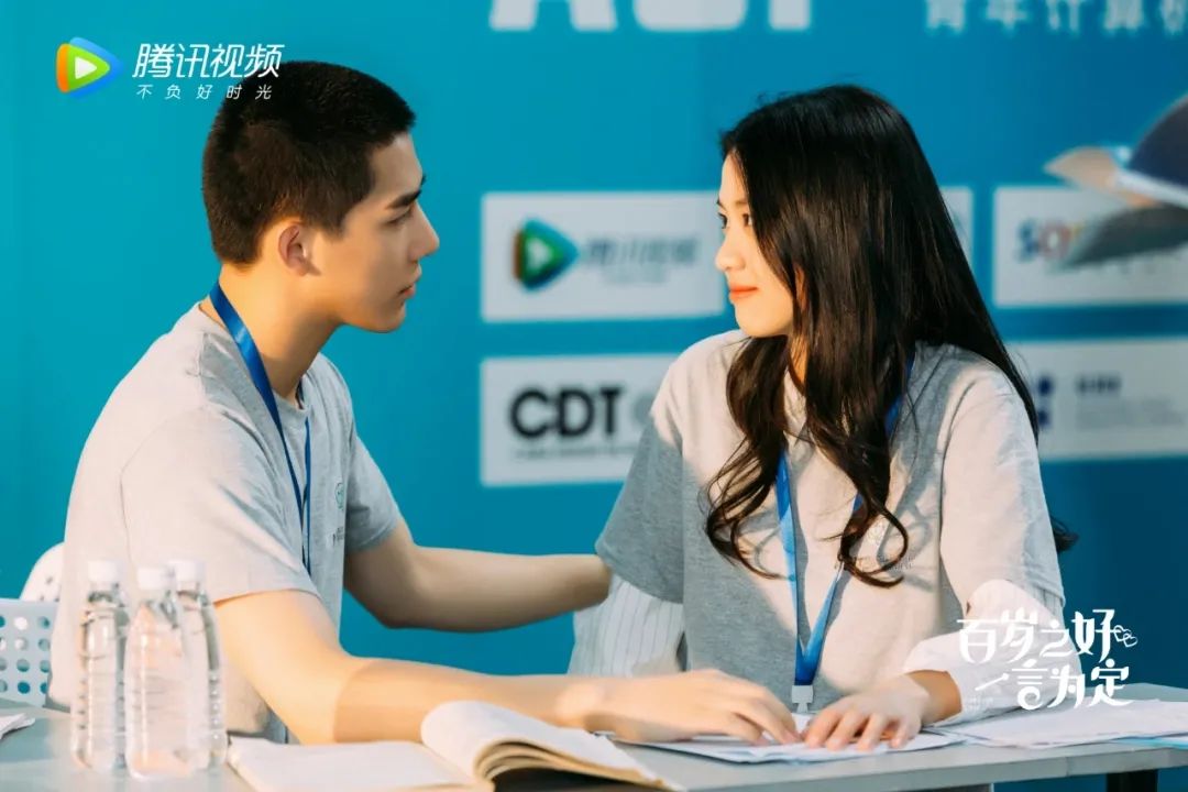 杨超越和侯明昊这对，我已经甜到说不出话来