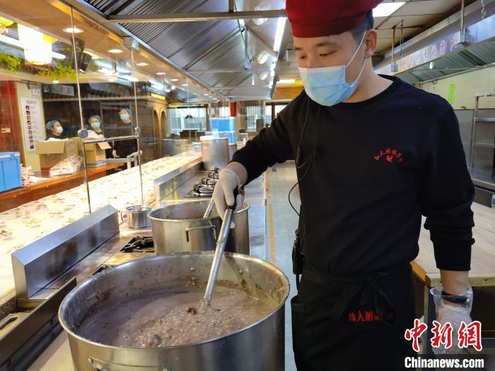 探访石家庄隔离点供餐厨房：饭菜不重样 每餐有水果