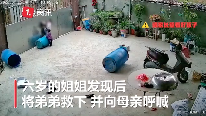 拴门|3岁男童被拴门绳勒脖吊挂致昏迷 现场视频流出让人揪心