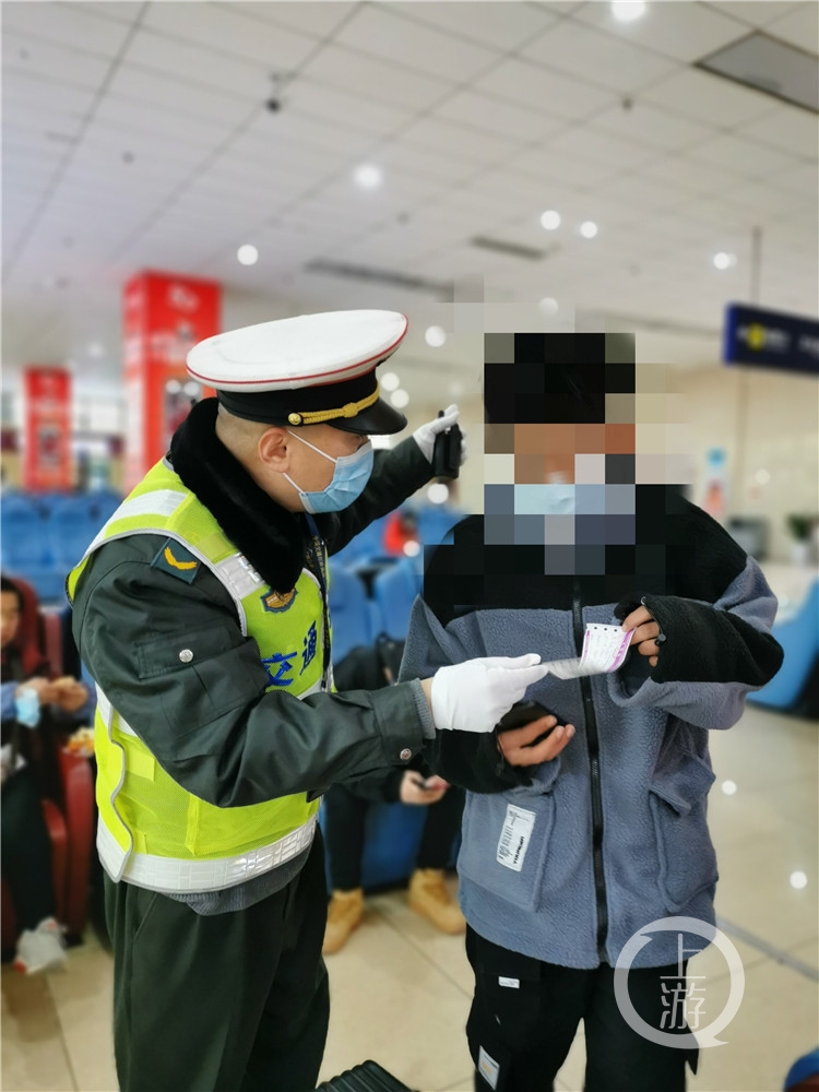 春节回家拒乘“黑车”重庆启动非法营运专项执法检查