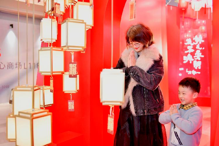 “灯如影 爱成双”重庆IFS打造摩登国风灯影艺术装置