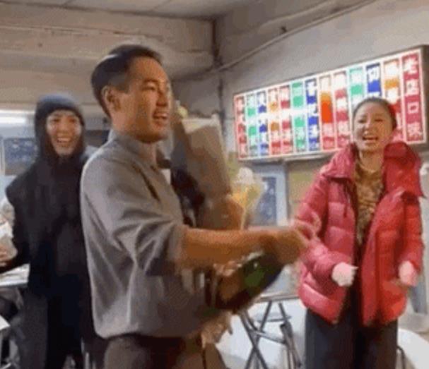 44岁林心如近照！脸部浮肿皮肤蜡黄打扮接地气，却被嘲不如路人