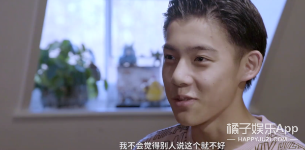 前国脚之子李嗣镕帅出圈，撞脸陈冠希郭富城，冲这颜值想看球了