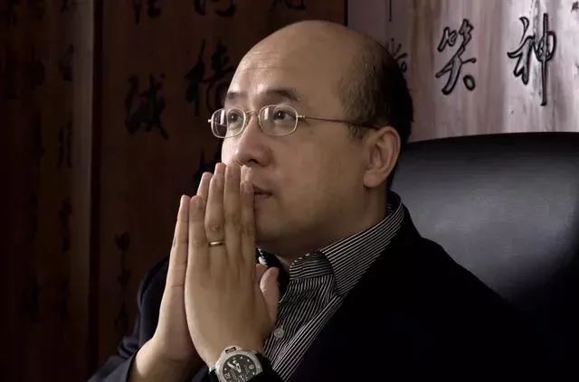 北大学霸夫妻创立「医药界阿里巴巴」，身家超500亿，力压刘强东：这世间最难的，是活着