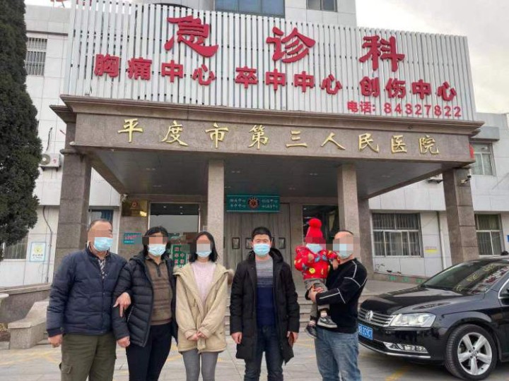 一夜之間，青島一位鄉(xiāng)村教師火遍全網(wǎng)！新華社、人民日報、央視點名表揚！網(wǎng)友：他值得