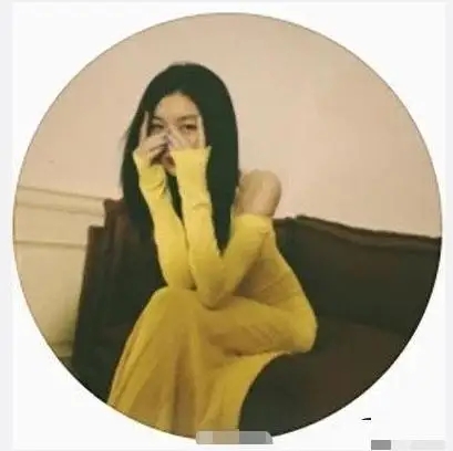 李嫣疑不满聚会照曝光，晒照回怼网友，被指个性十足像妈妈王菲