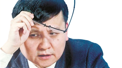 用文学留住了2020年的张文宏
