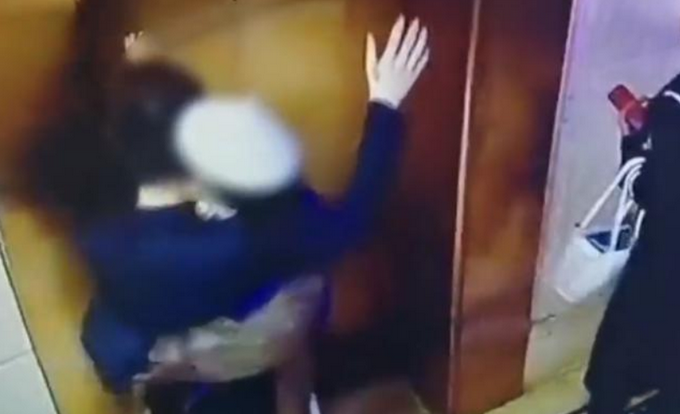 电梯间遭女孩强吻男子发声，称被女孩深深吸引，网友直呼好家伙