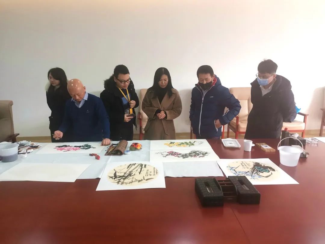 翰墨飘香送祝福，园区举办“文化进园区—迎新春送春联”活动