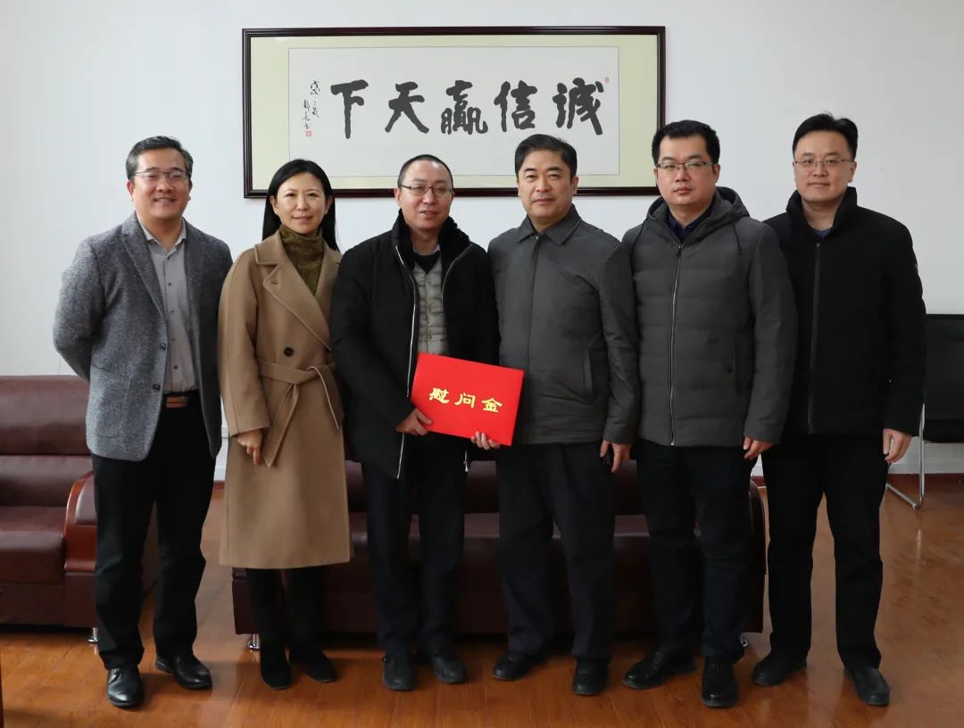 春节前夕，韩利师一行走访慰问专家人才