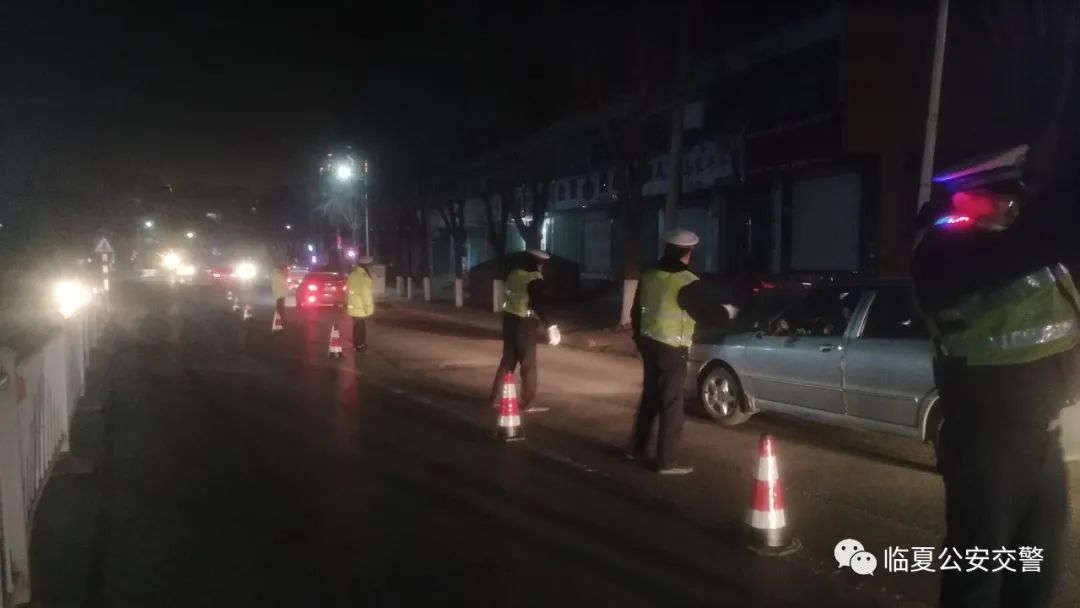 【平安春运 交警同行】临夏公安交警严查酒驾 为平安春运保驾护航