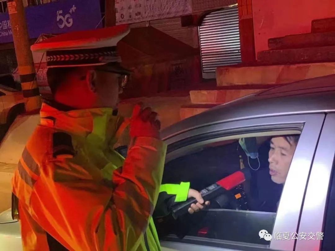 【平安春运 交警同行】临夏公安交警严查酒驾 为平安春运保驾护航