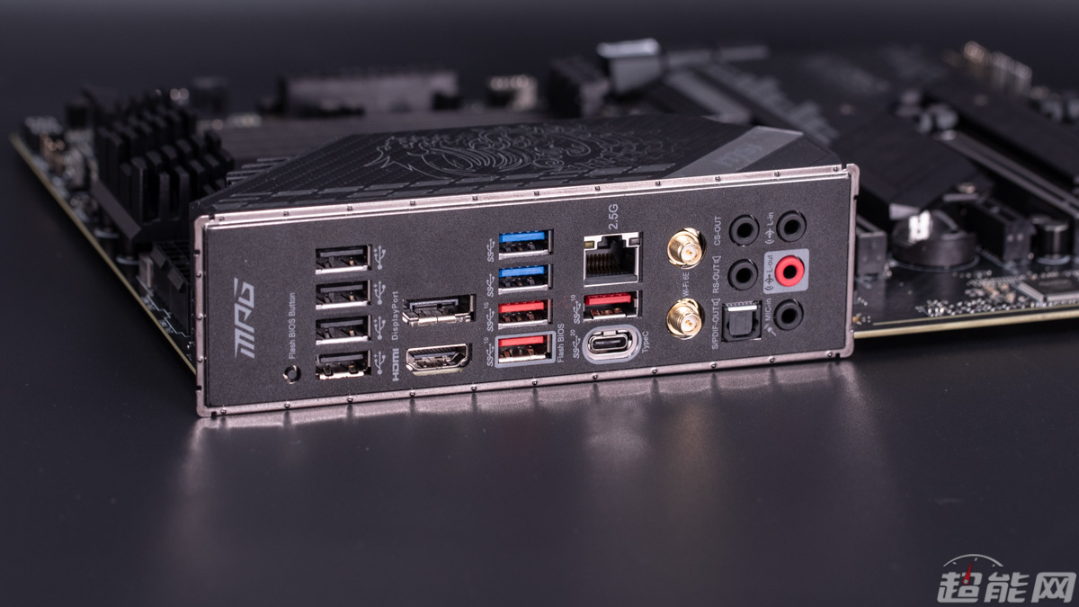 等待Rocket Lake的到来，微星MPG Z590 GAMING CARBON WiFi主板图赏