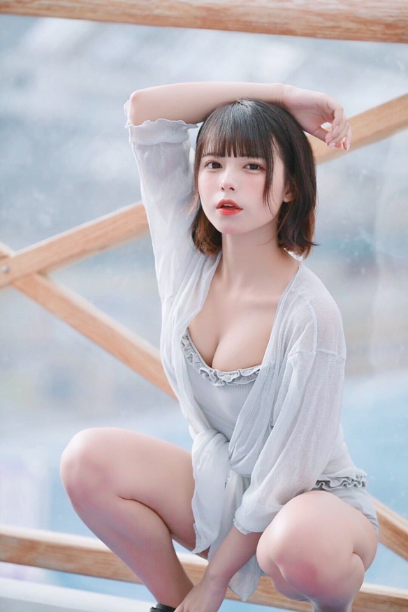 混血短发萝莉！宫崎あみさ身穿制服萌萌大眼直击心脏