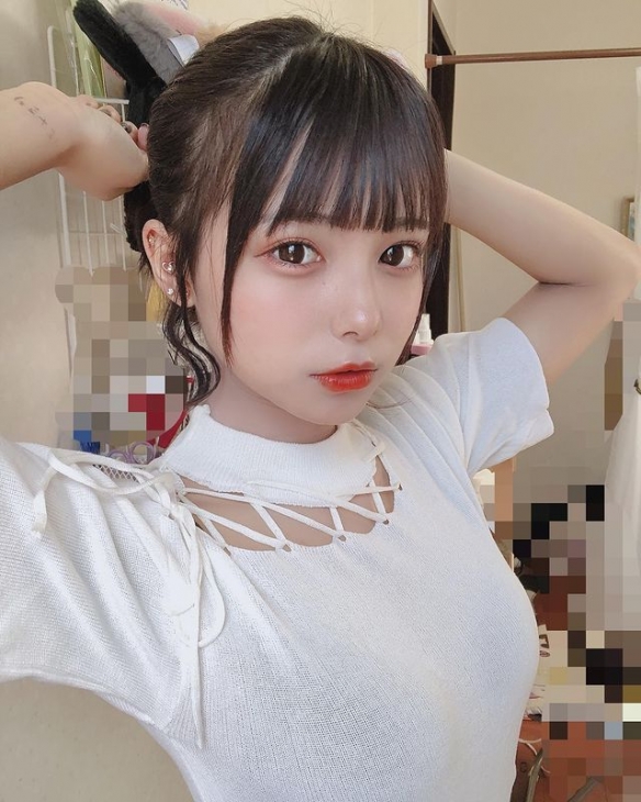 混血短发萝莉！宫崎あみさ身穿制服萌萌大眼直击心脏