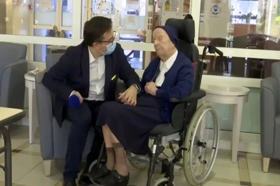 世界第二长寿老人，仅3周新冠康复