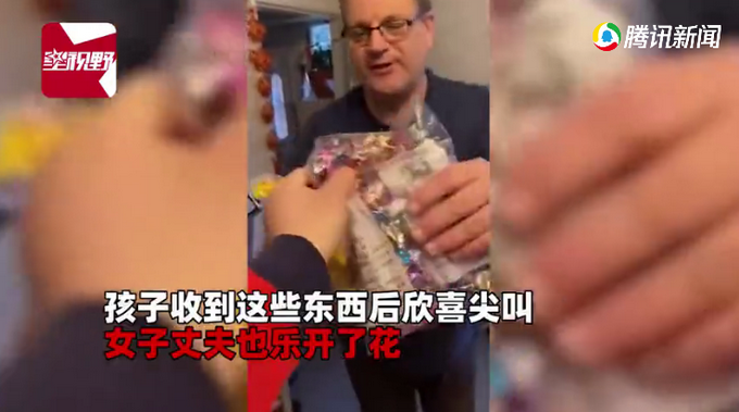 外国女婿收到中国丈母娘寄来的沉重包裹，拆开一看全家乐坏了