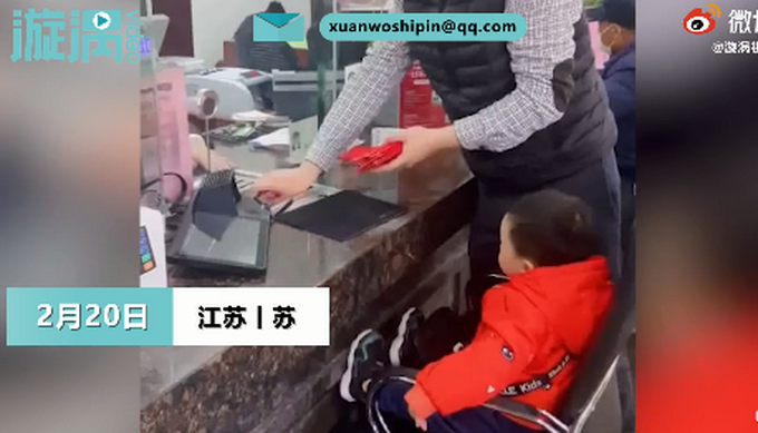 账户|一岁半男孩账户存10万压岁钱 孩子你真是太有钱了