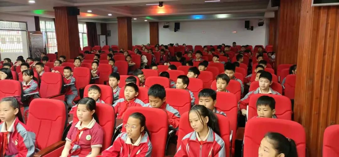 奋进的海南检察丨 看看一分院、东方院在企业、学校开展普法活动都说了啥