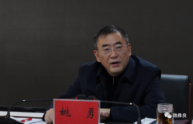 县委书记与妻子、司机、下属，同时被查