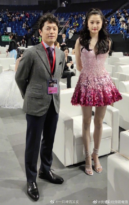 女明星红毯battle赛！热巴cos赫本太惊艳，关晓彤把自己穿成花滑选手