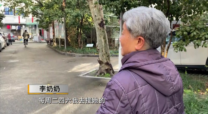 杭州81歲神仙奶奶火了！這門2塊錢的生意，30年不漲價