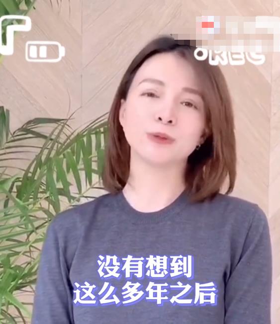 47岁董卿近照让人认不出，双眼皮又宽又深，眼周