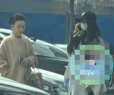 范冰冰疑似隔空喊话李晨，素颜双眼红肿似落泪