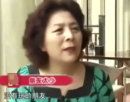 范冰冰疑似隔空喊话李晨，素颜双眼红肿似落泪